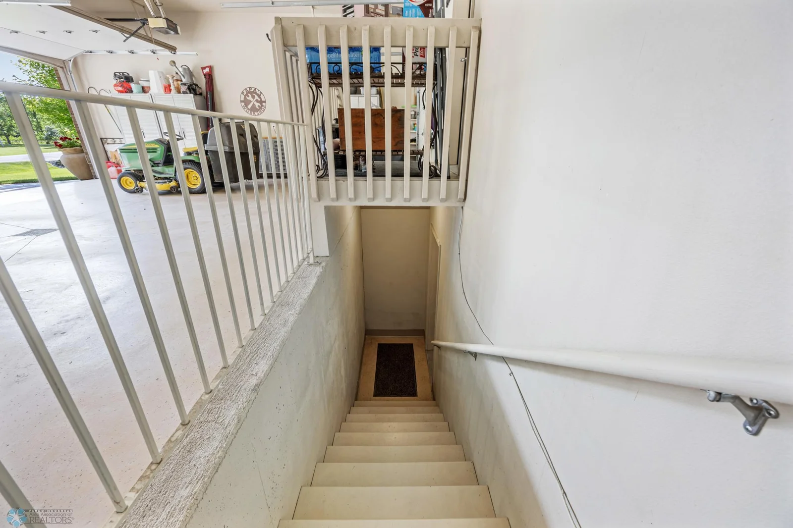 Separate entrance to lower level