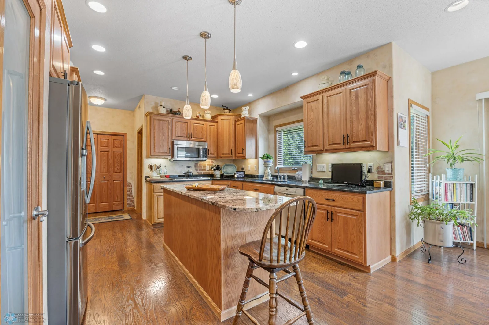 Lots of kitchen cabinets for storage