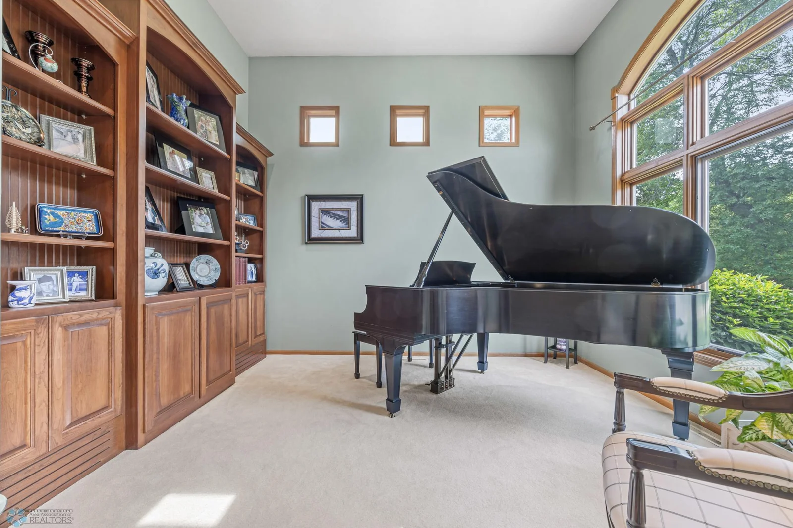 Piano/library room