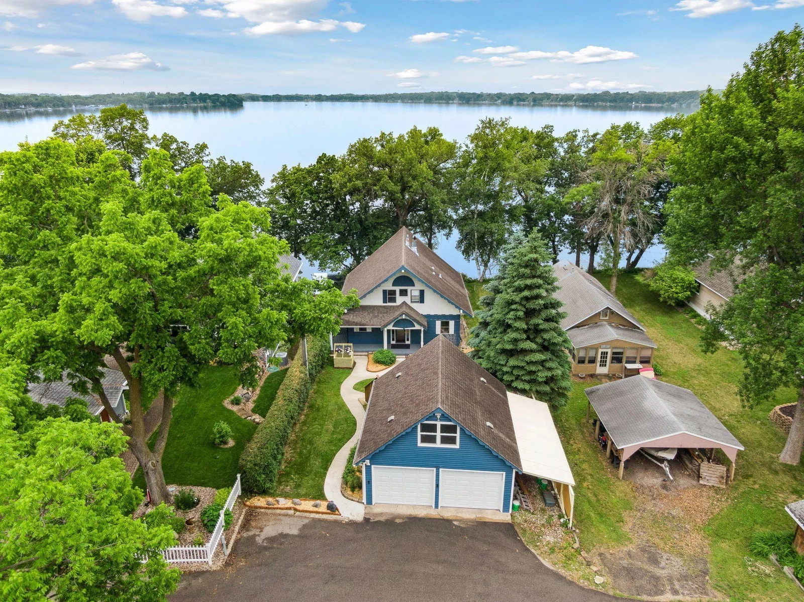 Lake Home and Garage - 0003.jpg