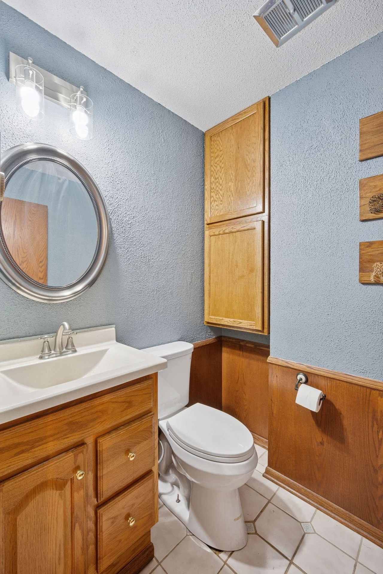 Main Floor 1/2 Bath