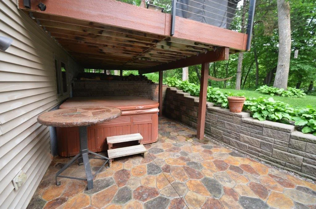 Hot tub under main floor deck