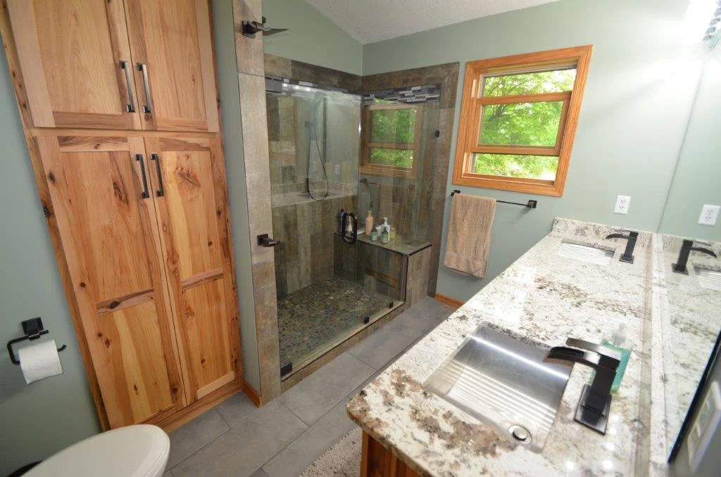 3/4 primary bath with newer tile shower
