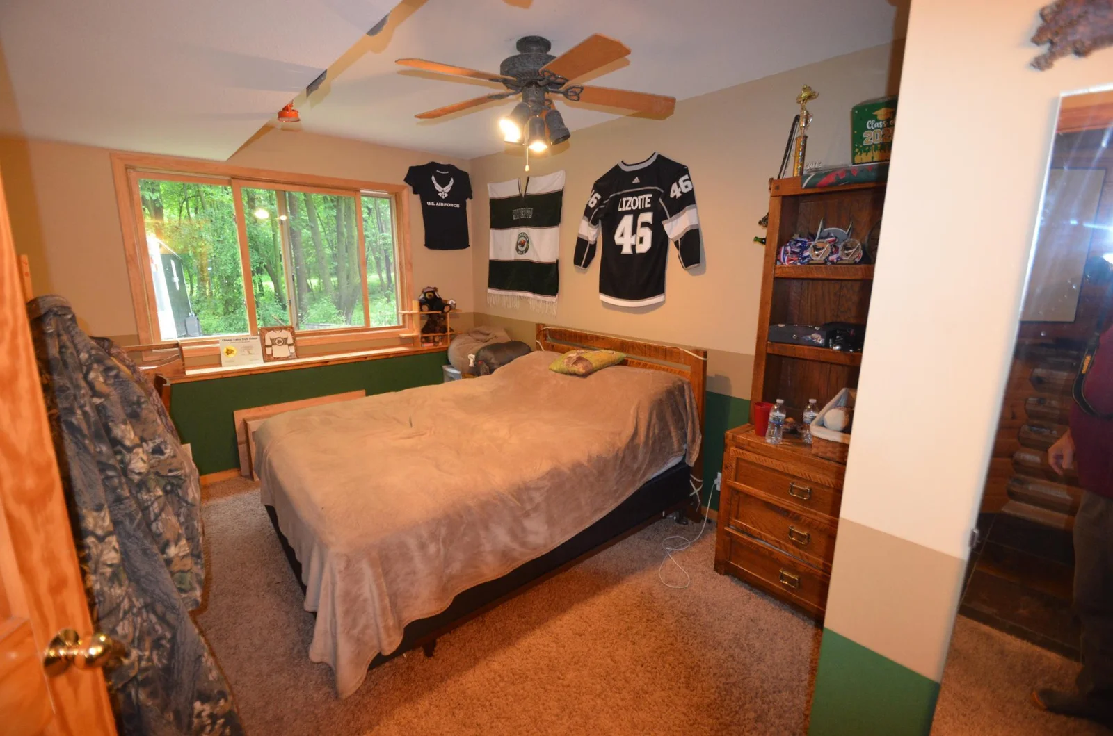 Lower level very large bedroom
