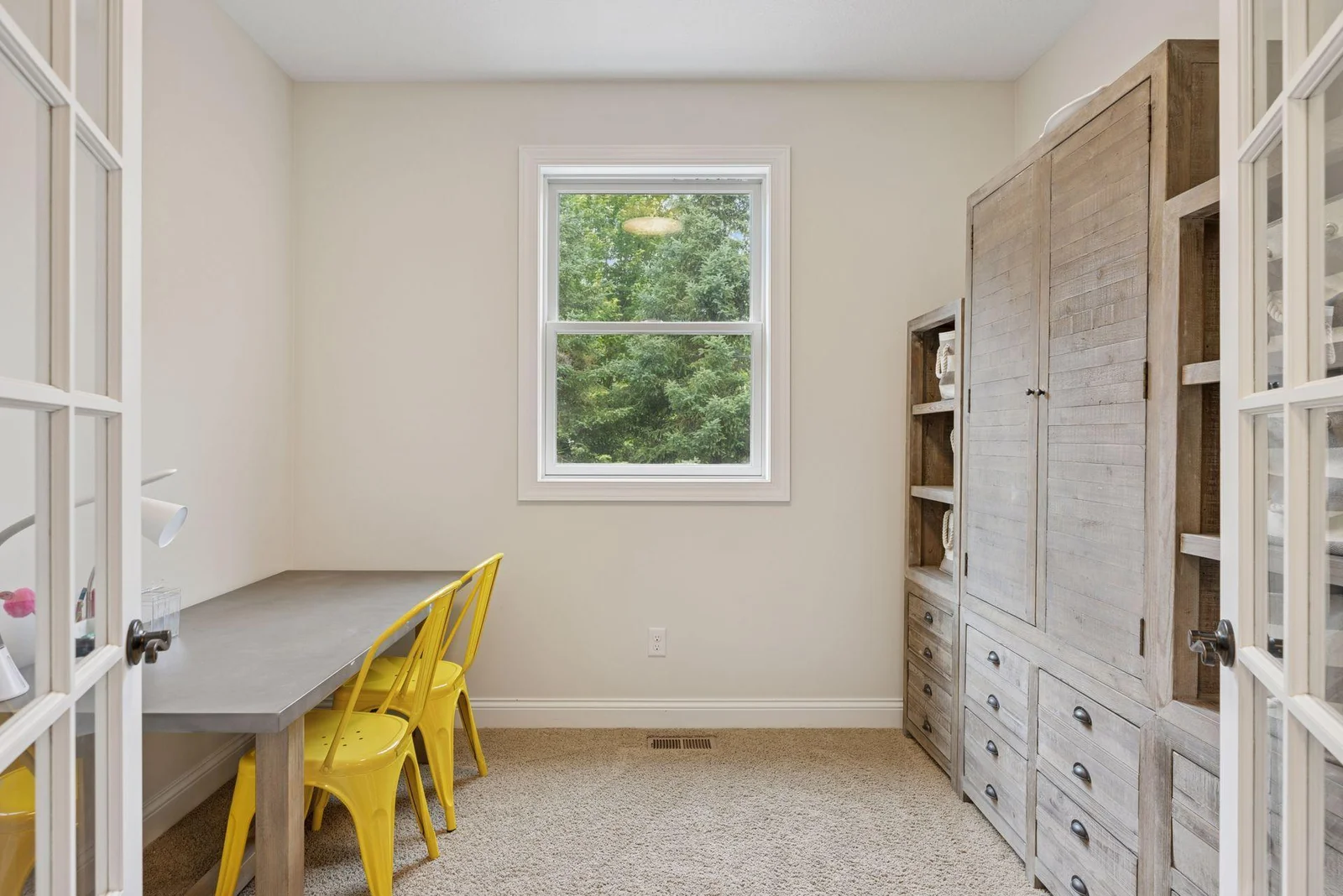 Just off the kitchen, the dedicated kid's homework and craft room is the perfect spot for creativity and focus. With easy access for supervision, it’s a fun and functional hub for school projects and artistic adventures.