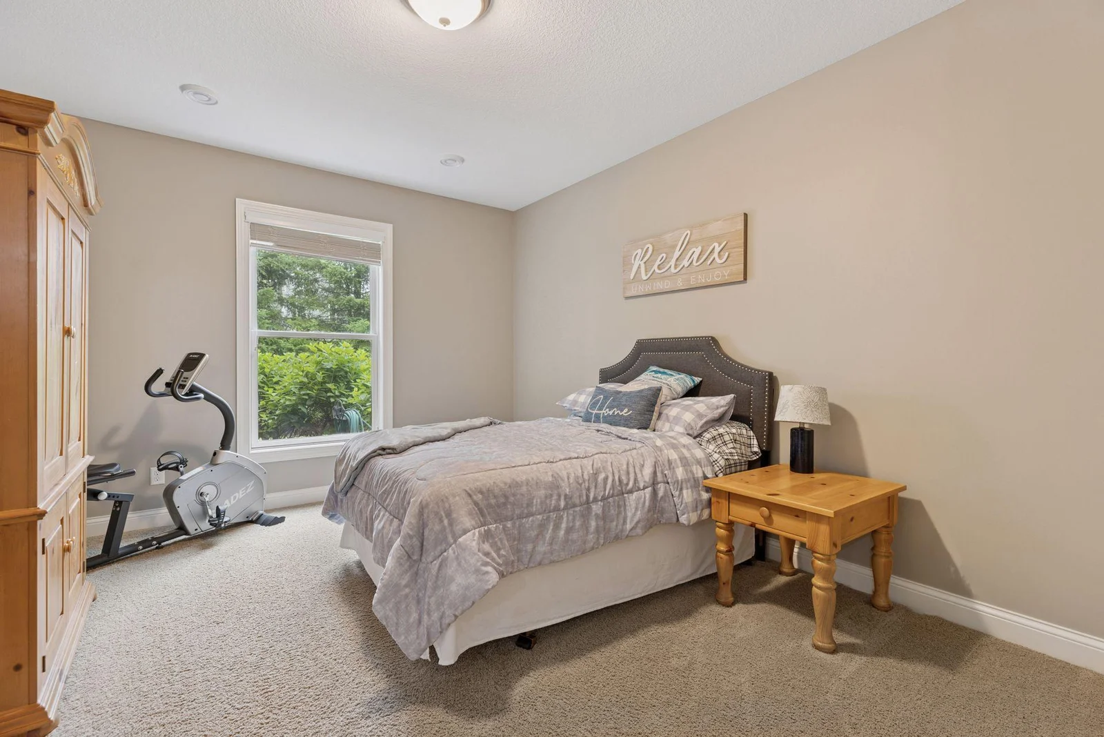 The sixth bedroom on the lower level is bright and welcoming, thanks to a large window that floods the space with natural light. Generously sized, it’s perfect for guests!