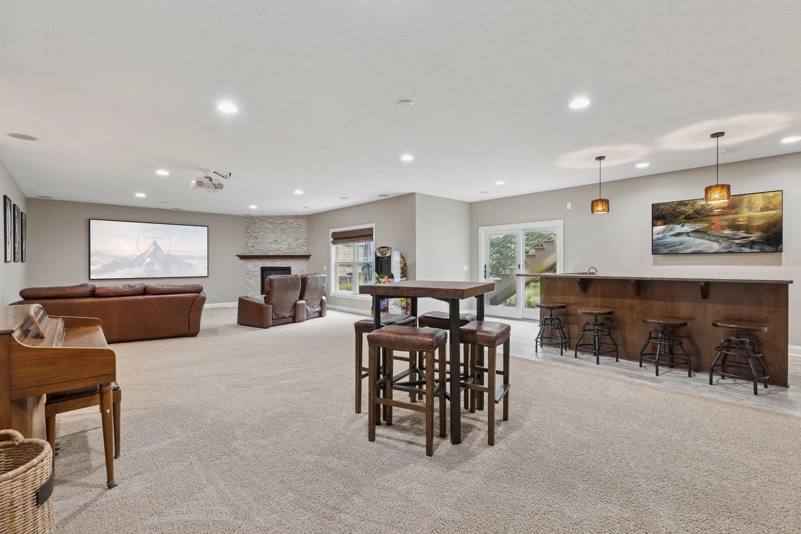Expansive and versatile, this level offers plenty of room to play—whether it’s board games or a dedicated kids’ zone. There's space for everyone to spread out and enjoy.