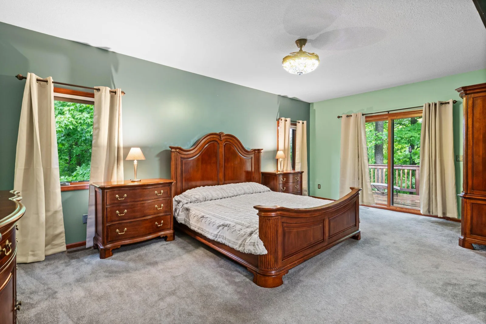 Primary bedroom suite with walkout to deck