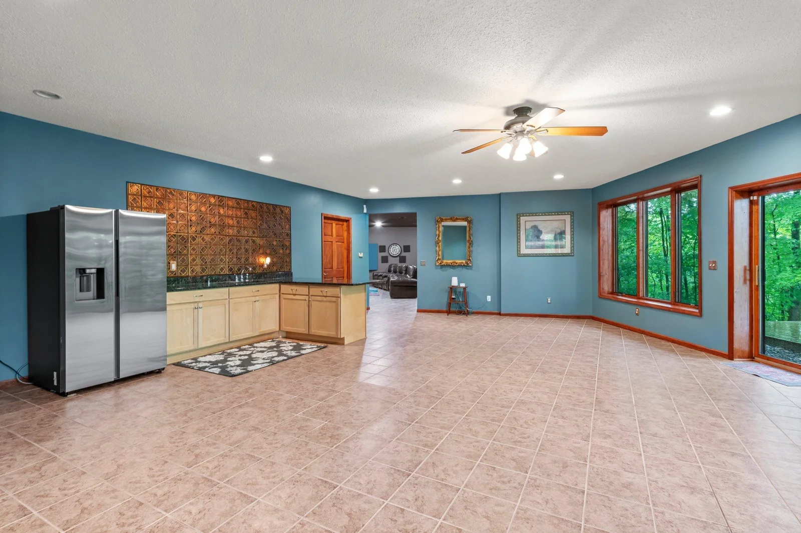 Lower level kitchenette