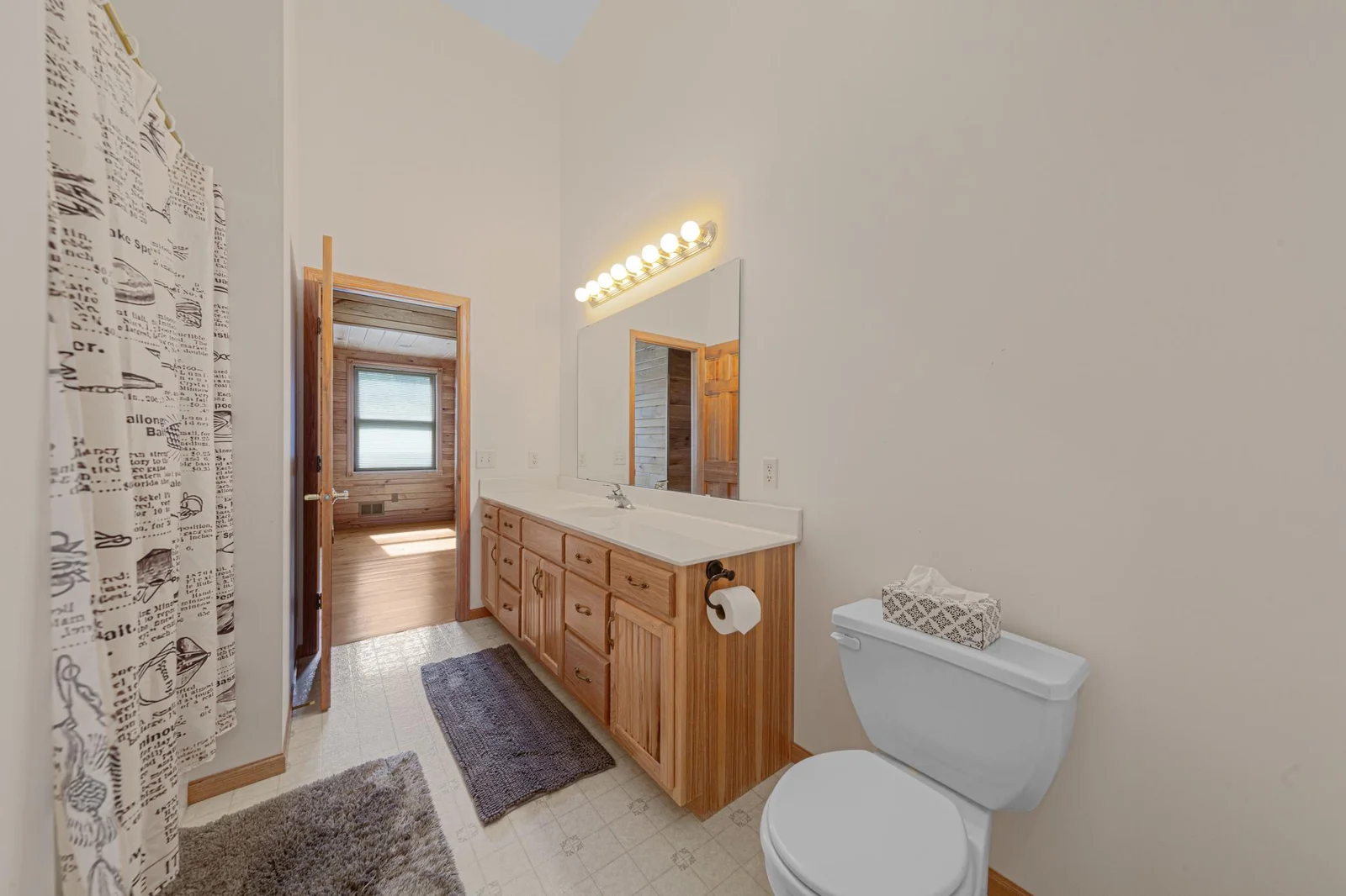 Upper Bathroom Detail