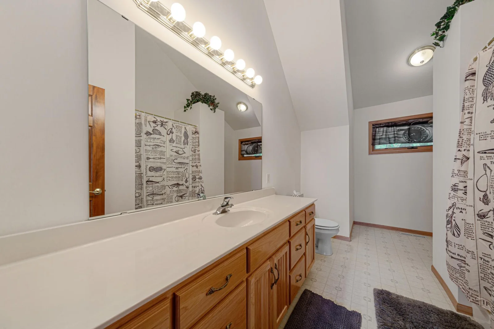 Upper Bathroom