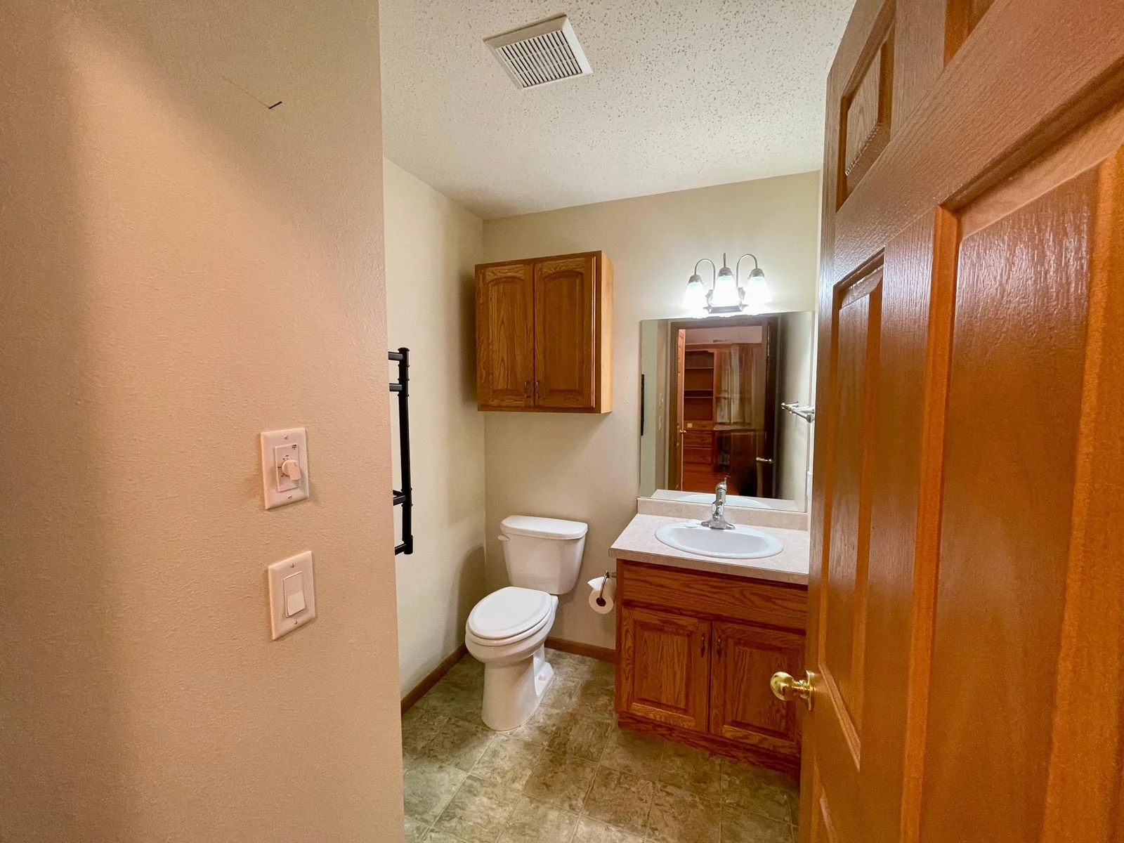 Main Level 1/2 Bath.jpeg
