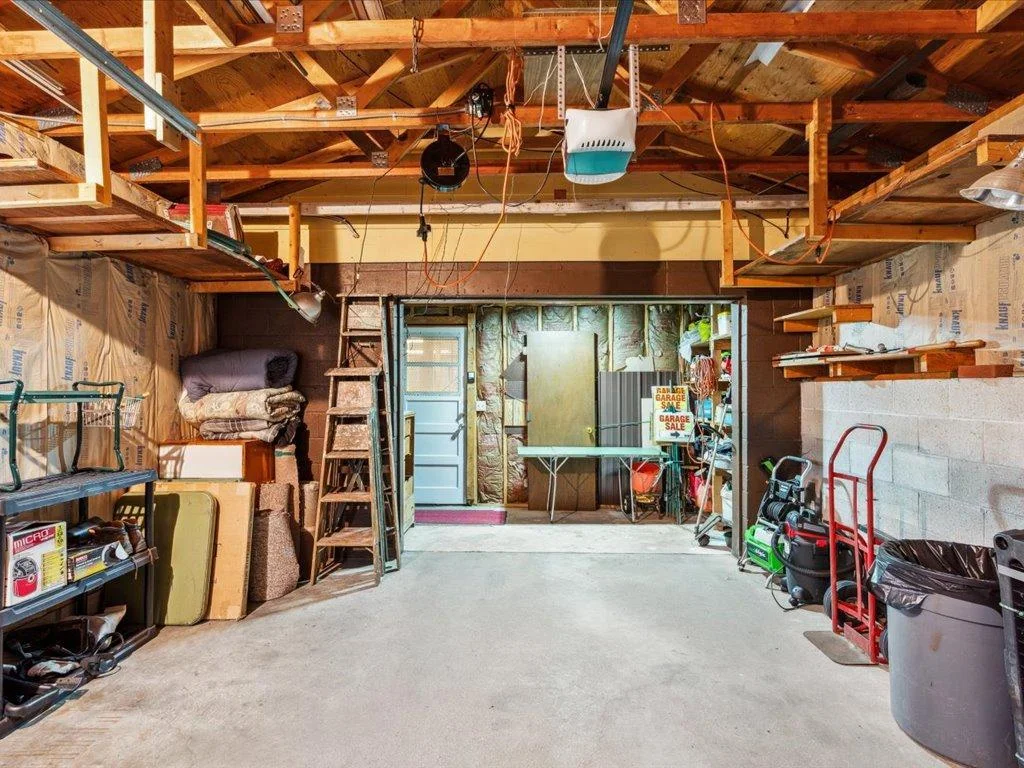 extra long 1-car garage