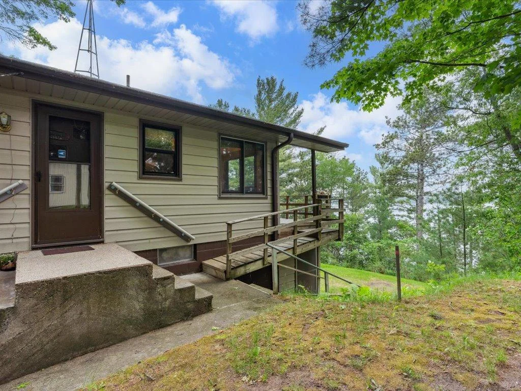 Wraparound deck to panoramic views of the lake.