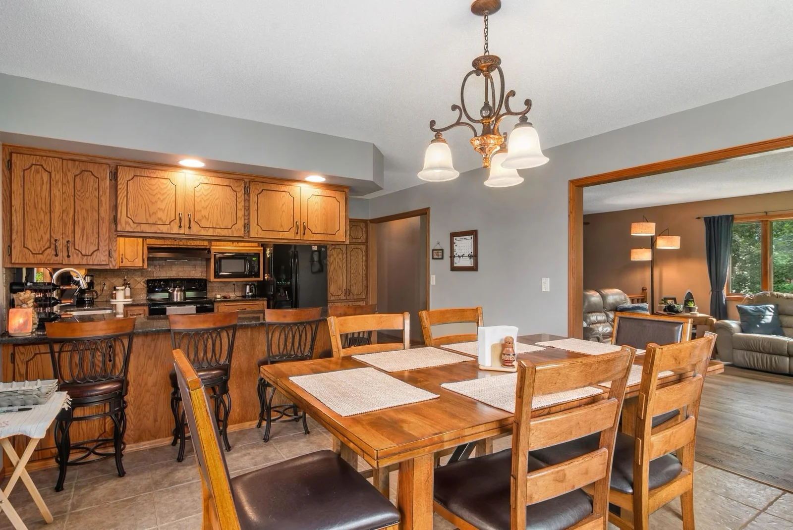 15_1157042ndStSE_369001_DiningRoom_DownloadforMLS_2000x1333.jpg