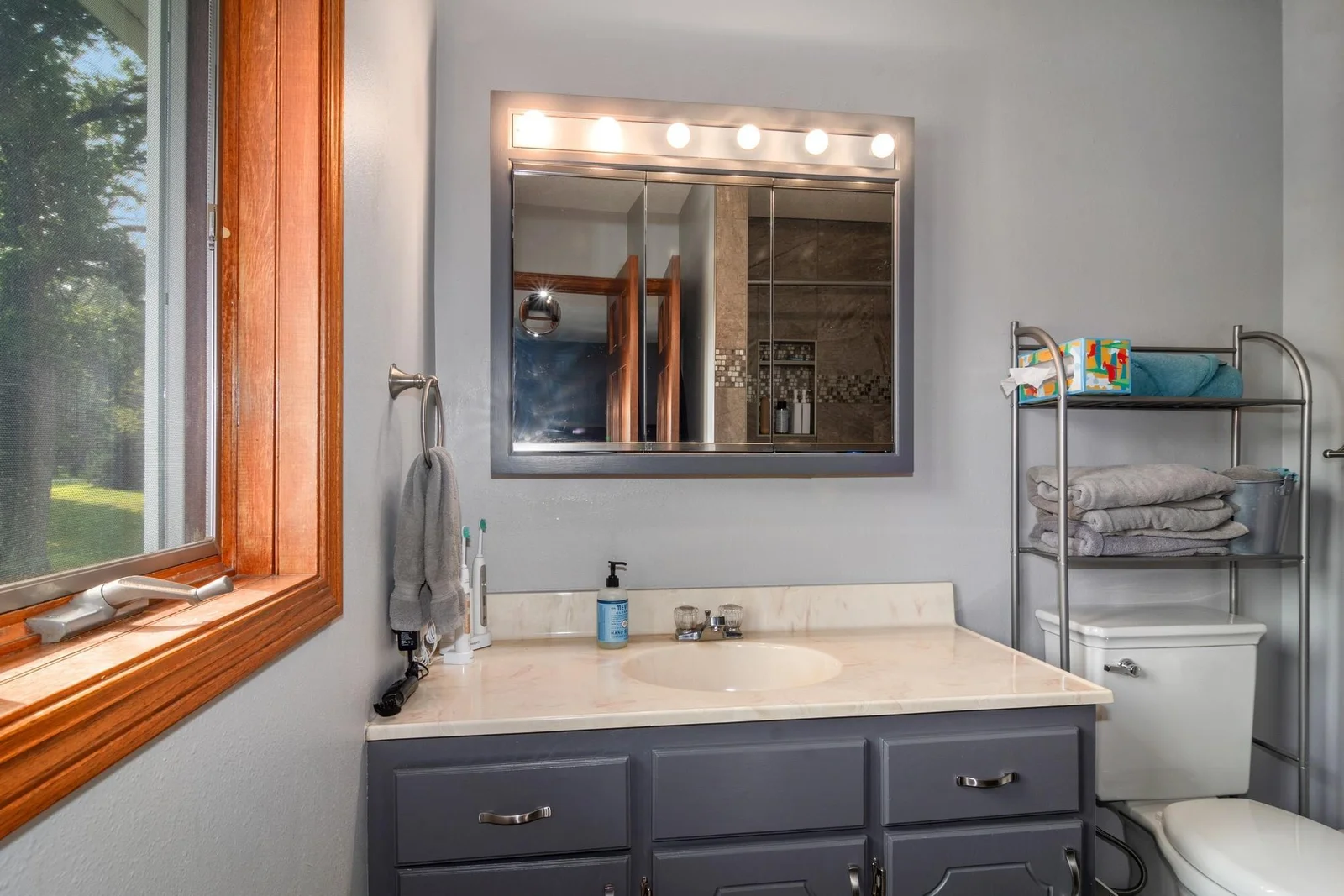 18_1157042ndStSE_13_PrimaryBathroom_DownloadforMLS_2000x1333.jpg