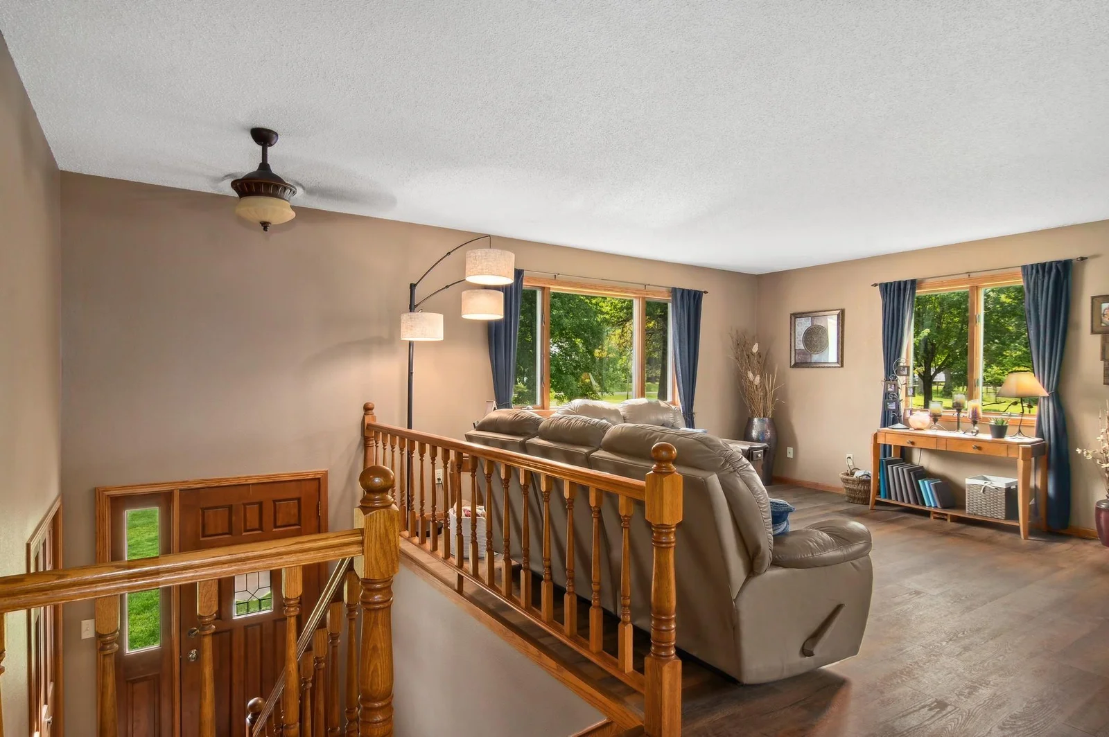 07_1157042ndStSE_1_LivingRoom_DownloadforMLS_2000x1333.jpg