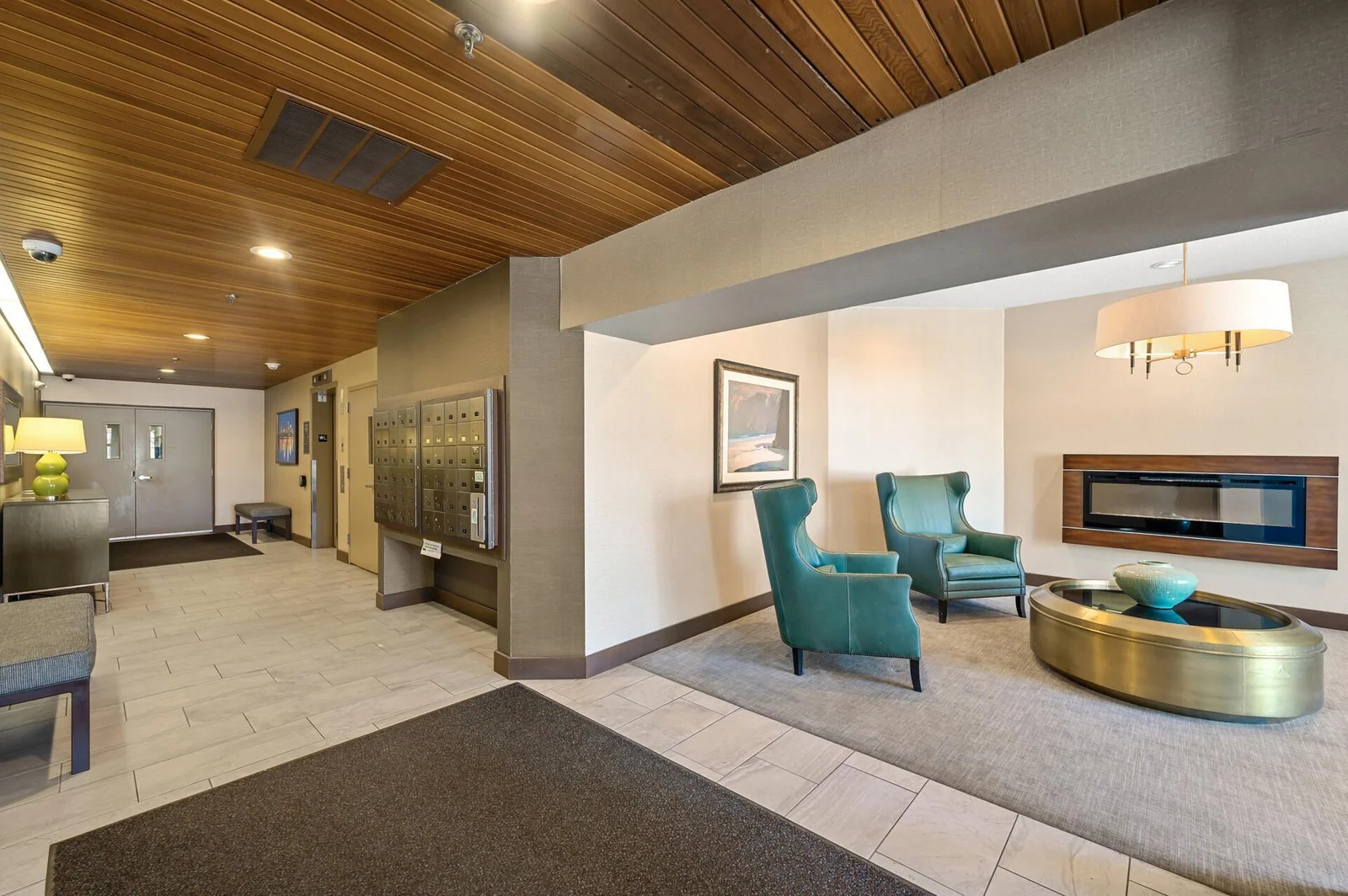 Sitting room in the lobby.