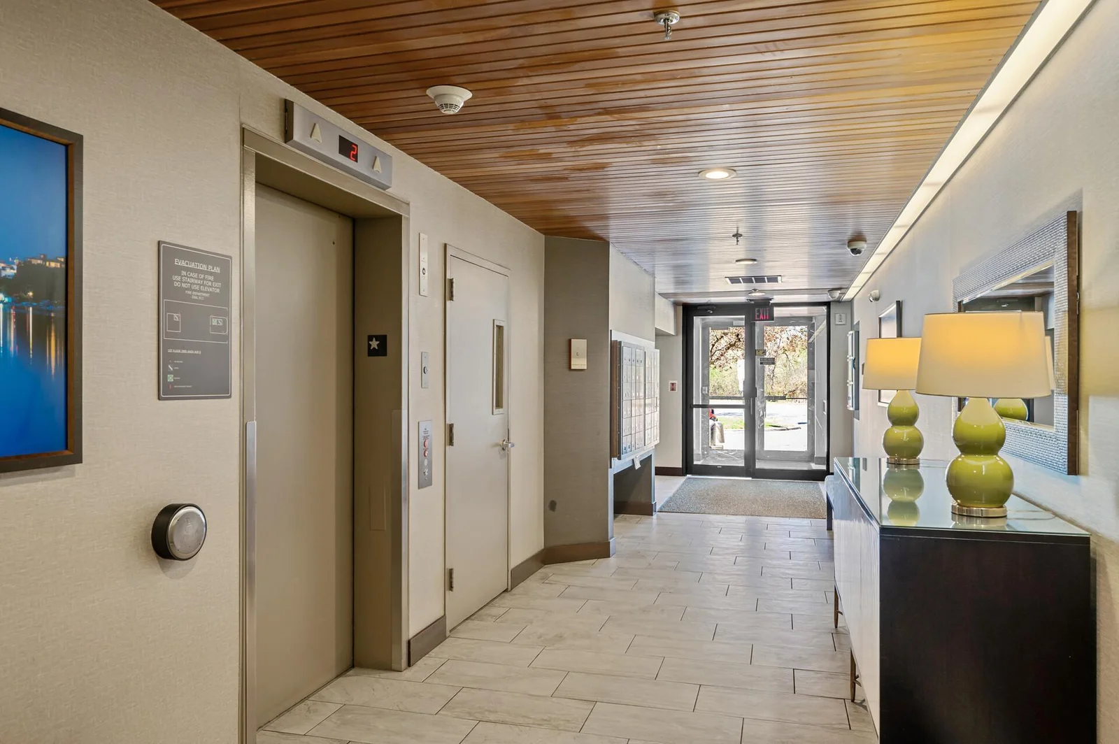 Convenient elevator from the garage or lobby.