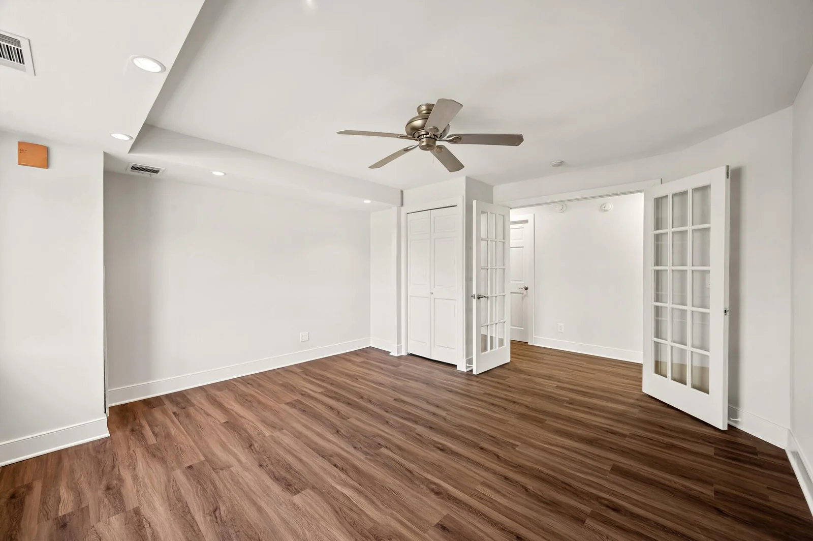 Spacious room with closet.