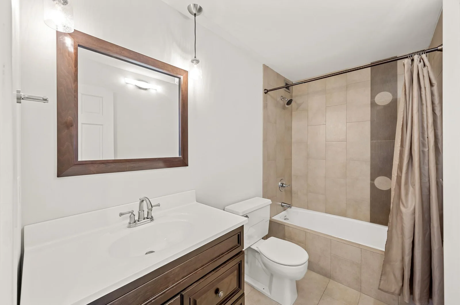 Guest Full Bathroom