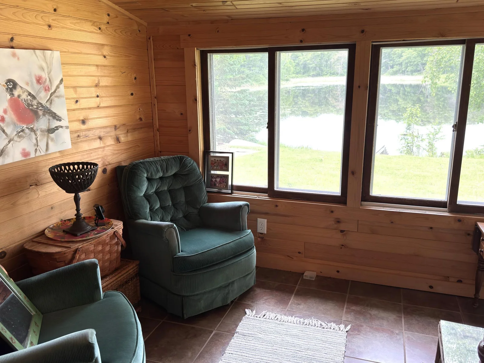 Cozy sunny spot to watch the lake