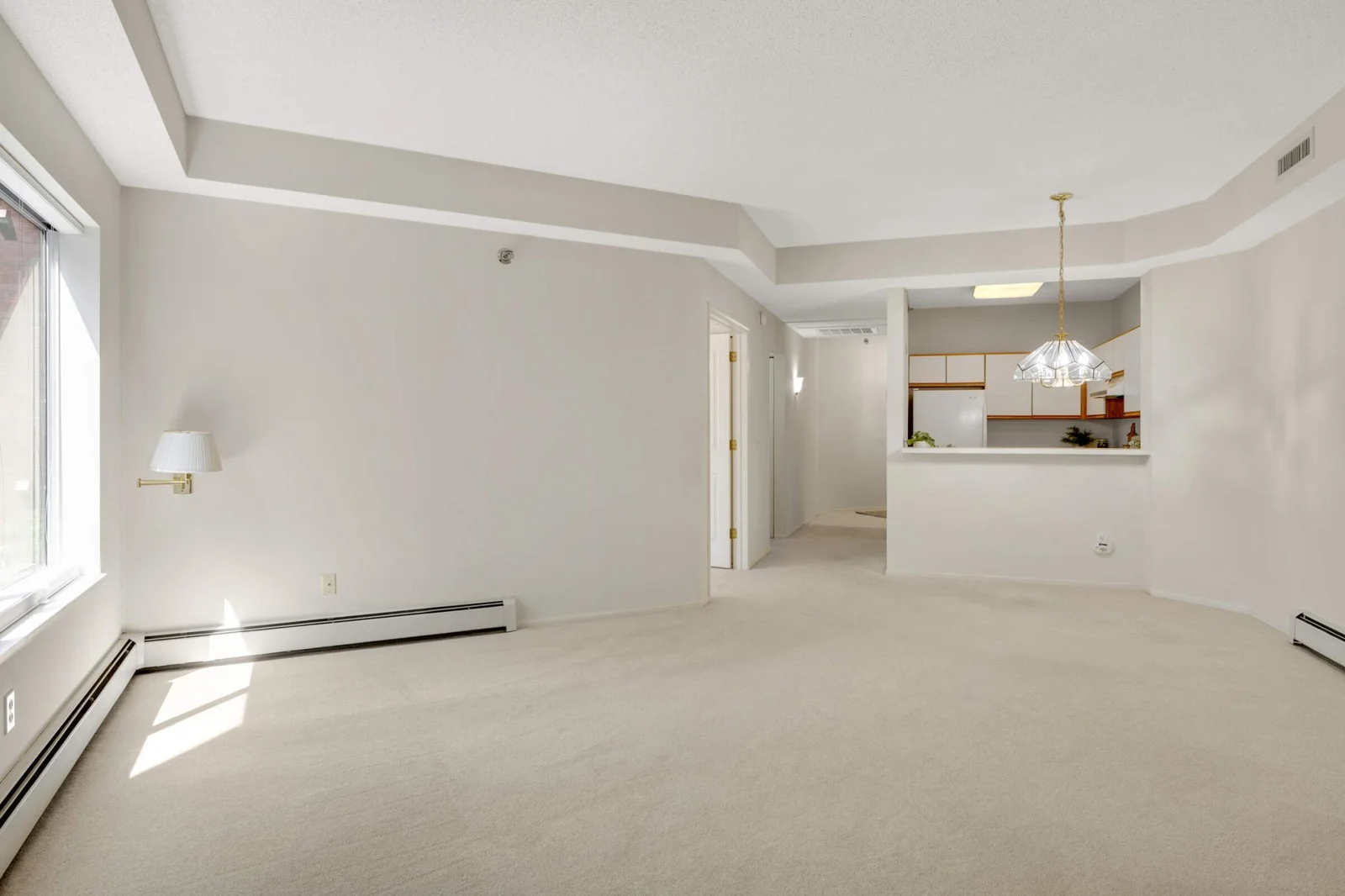 The neutral decor is the perfect backdrop to any design style