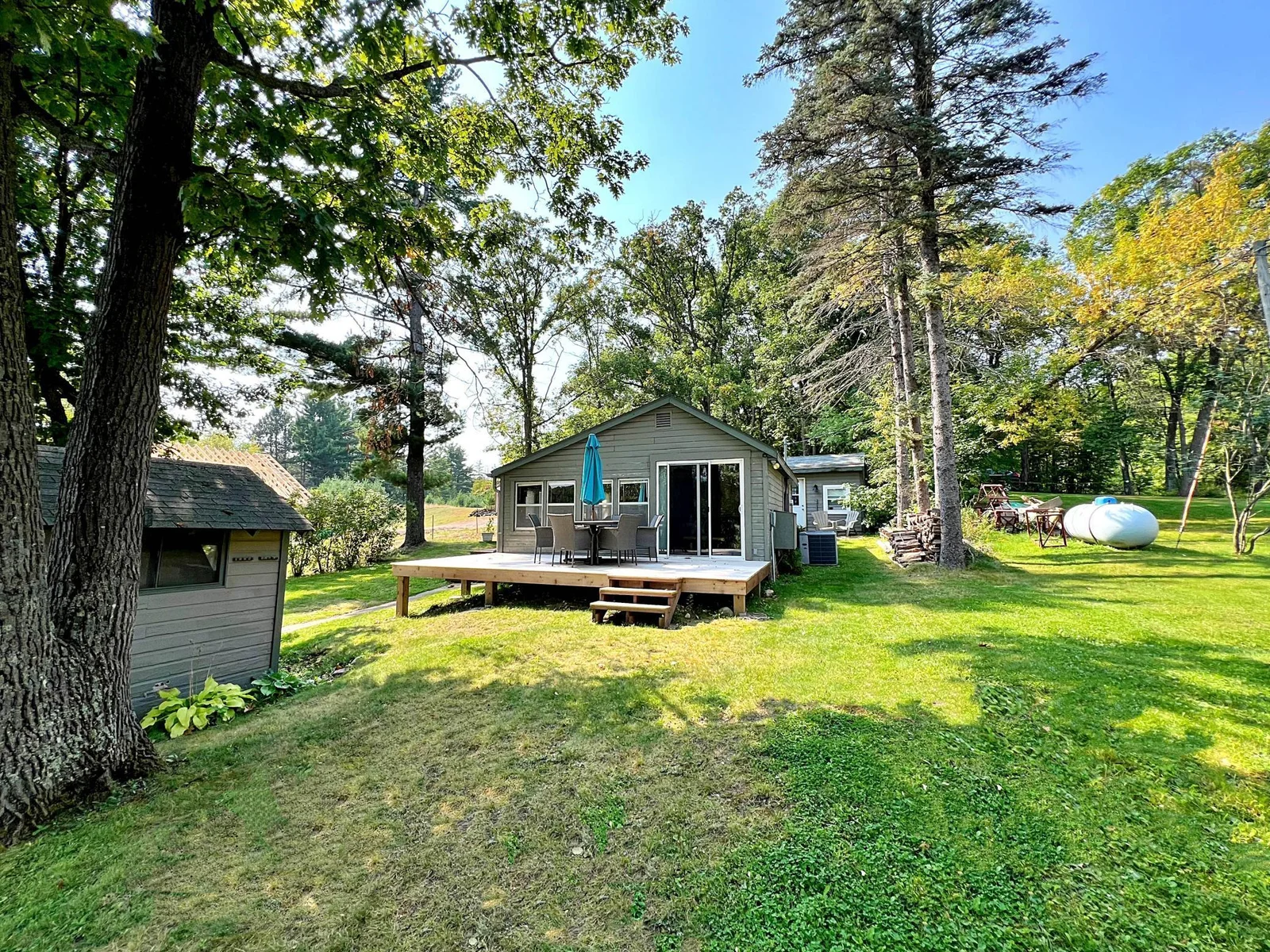 Cabin with Lake side Deck 2.jpg