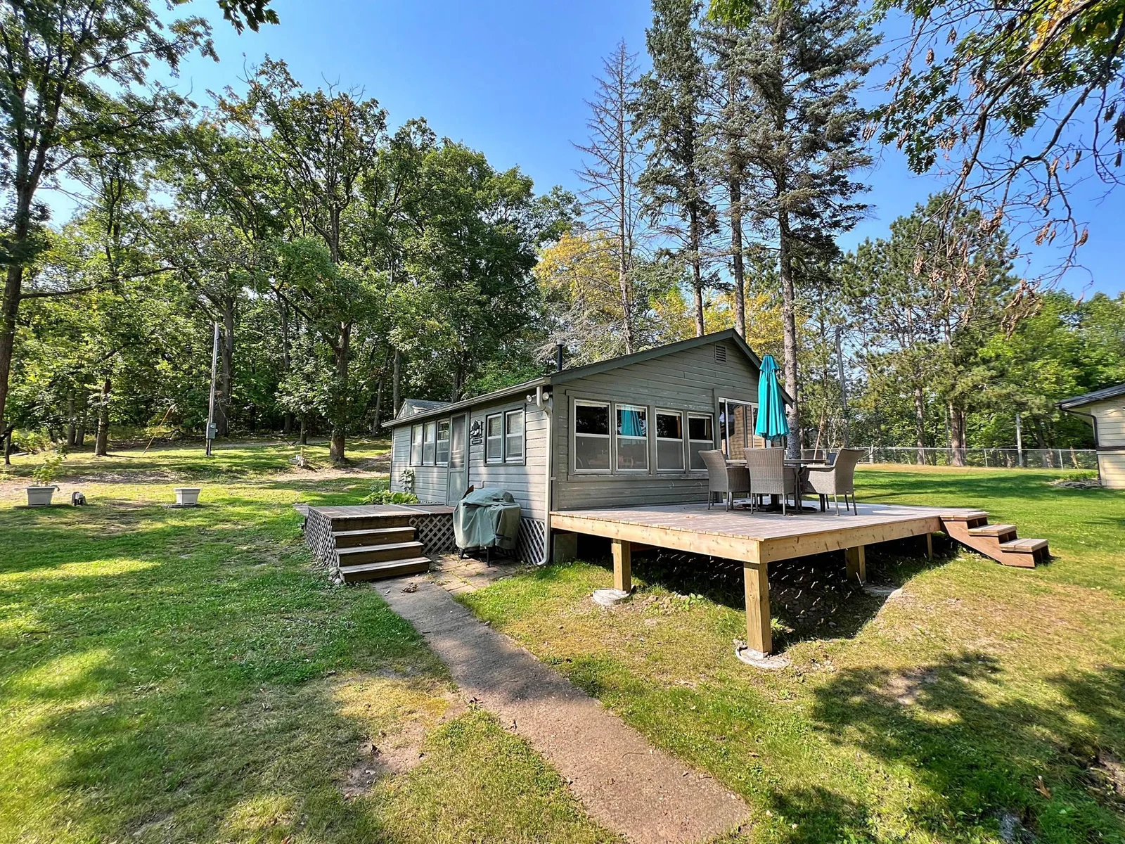 Cabin with Lake side Deck.jpg