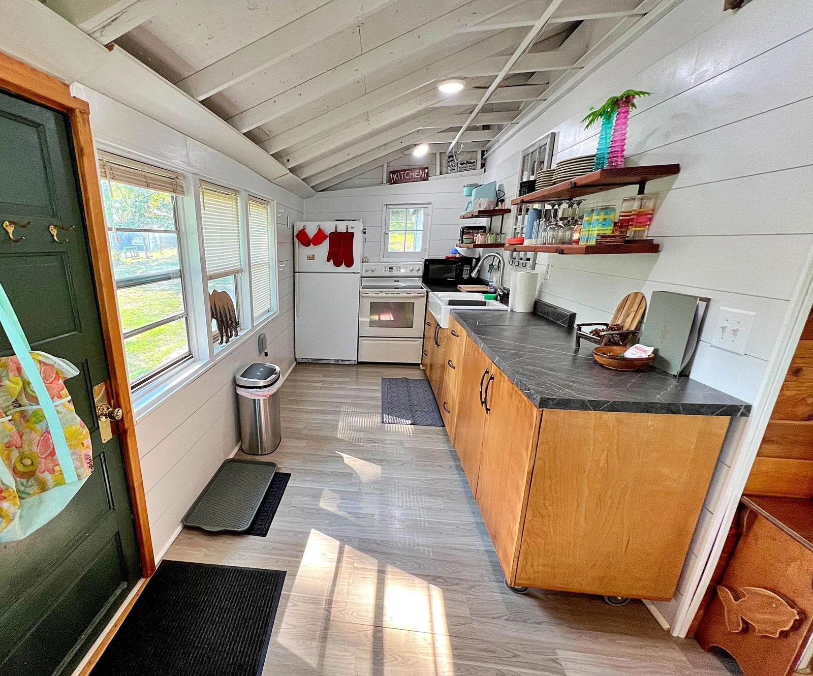 Kitchen off entrance 2.jpg