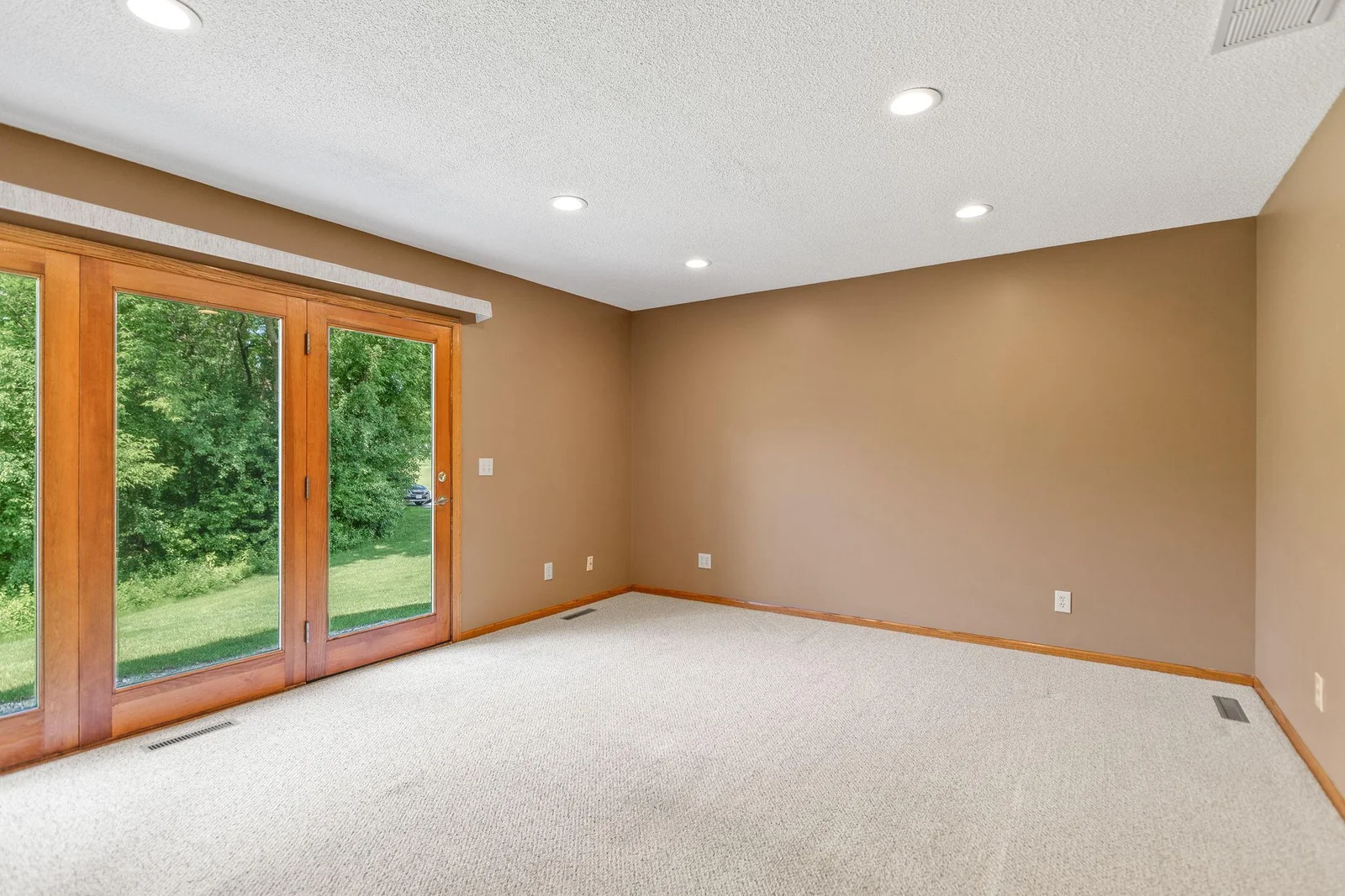 17-web-or-mls-6260 Wessel Ct (17).jpg