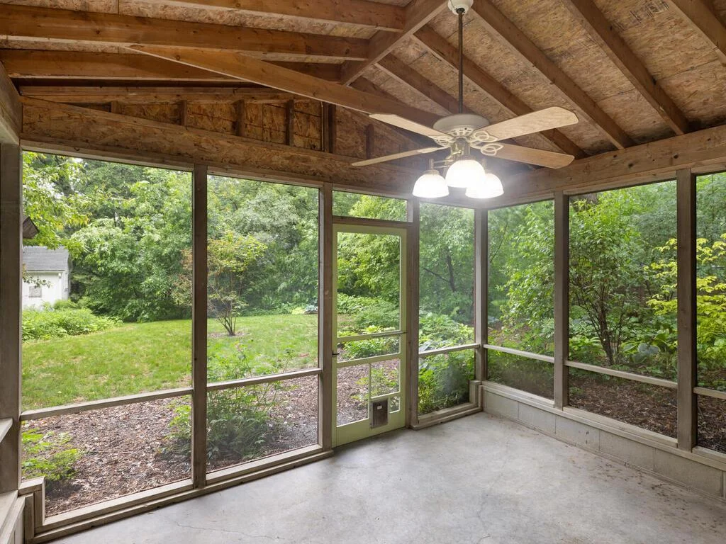 Screen porch