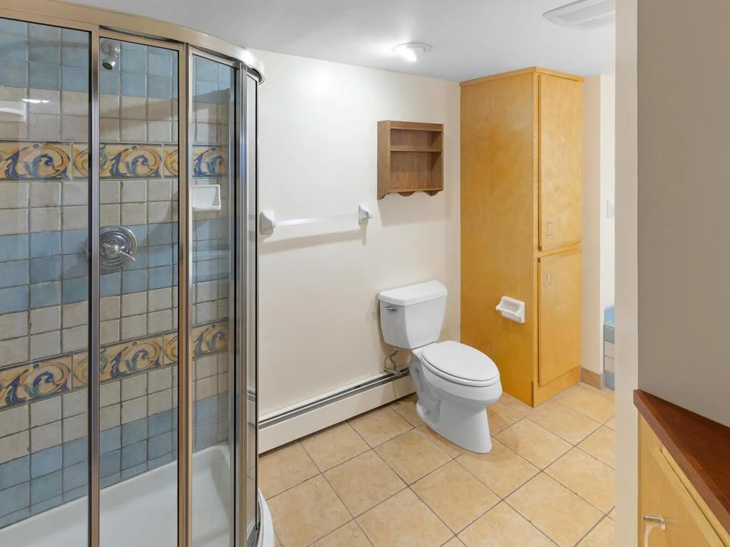Main floor full bath