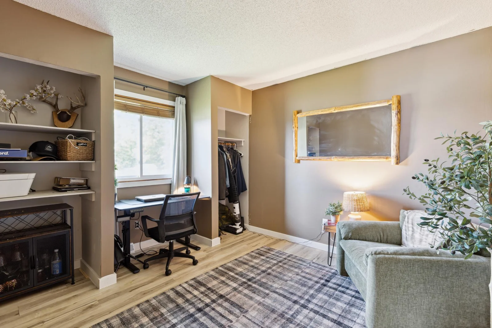 Guest bedroom/office on main