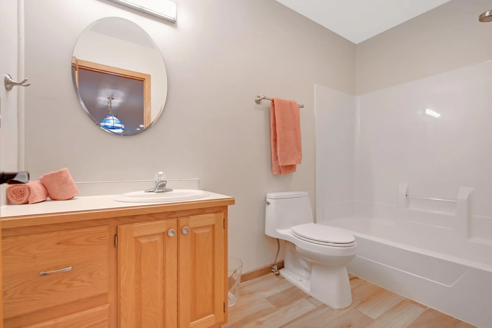 Lower level full bathroom.