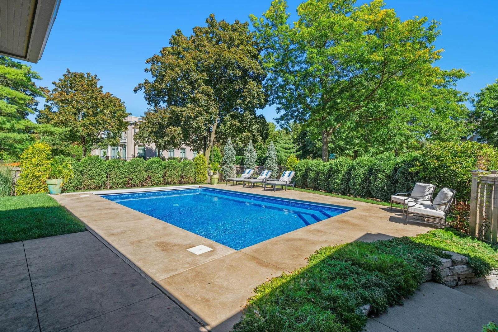 One of the few homes on the parkway with a pool.
