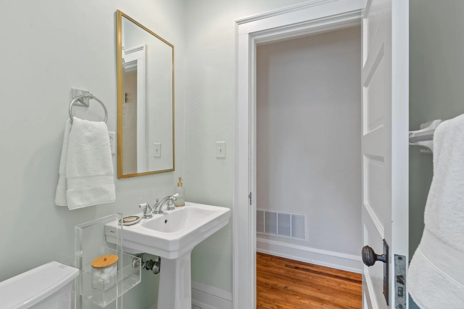 3rd level full bathroom