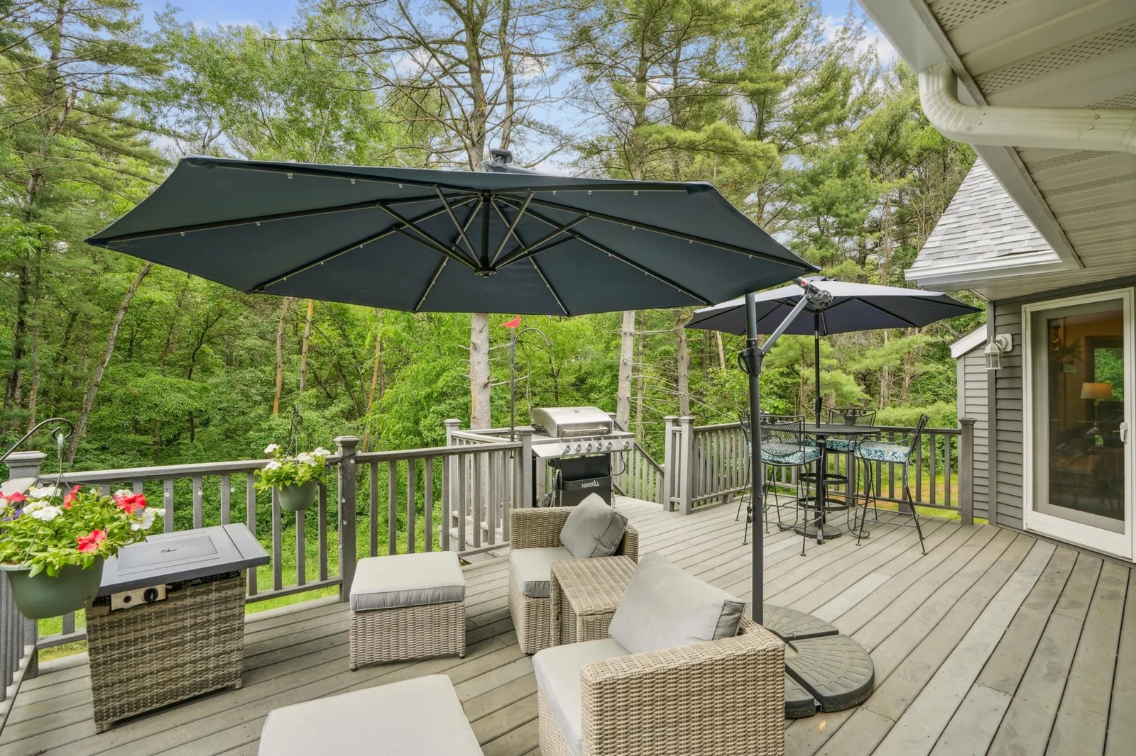 Deck made for entertaining.jpg