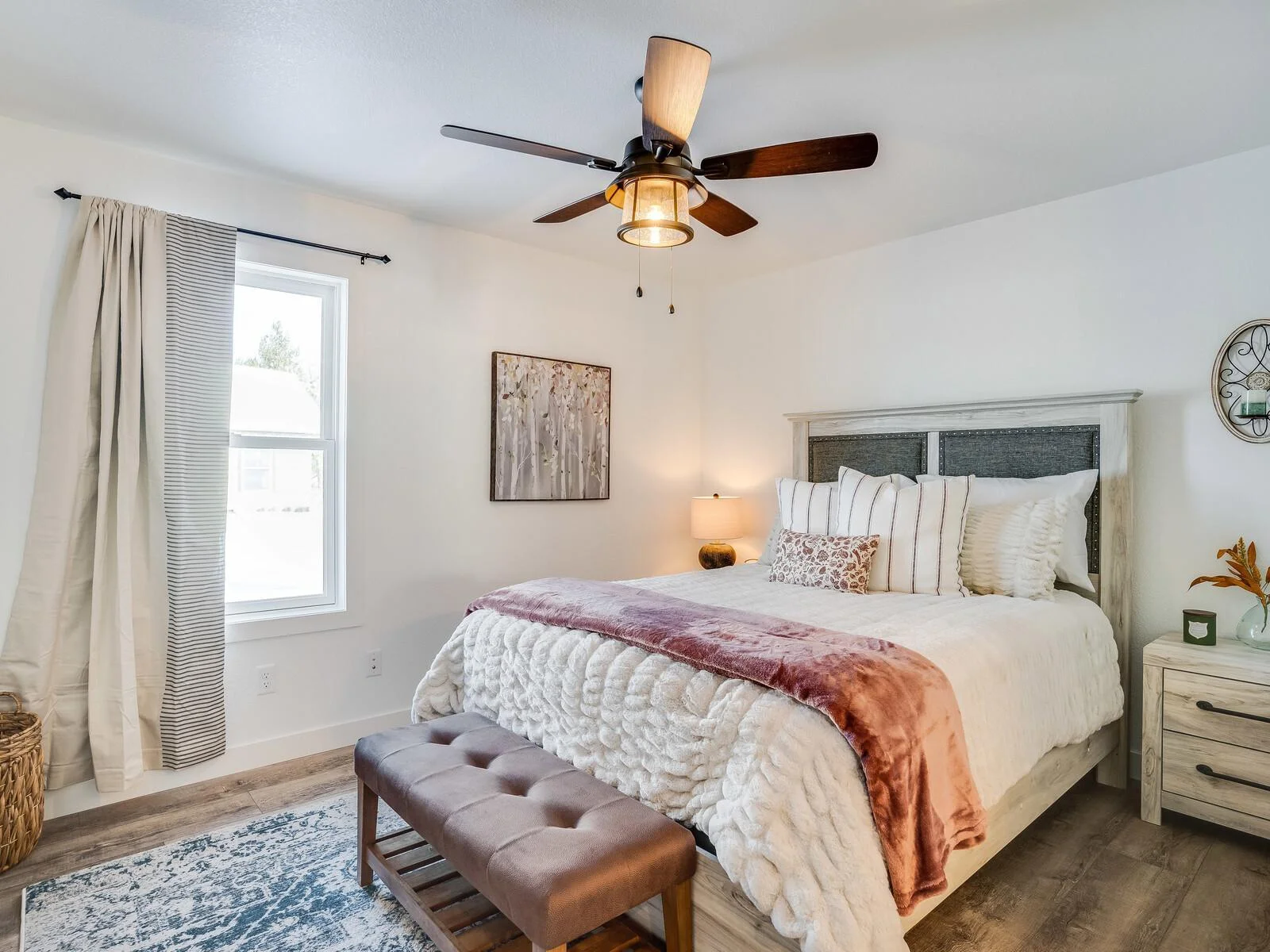 28_2855_BirchwoodMasterBedroom1_mls.jpg