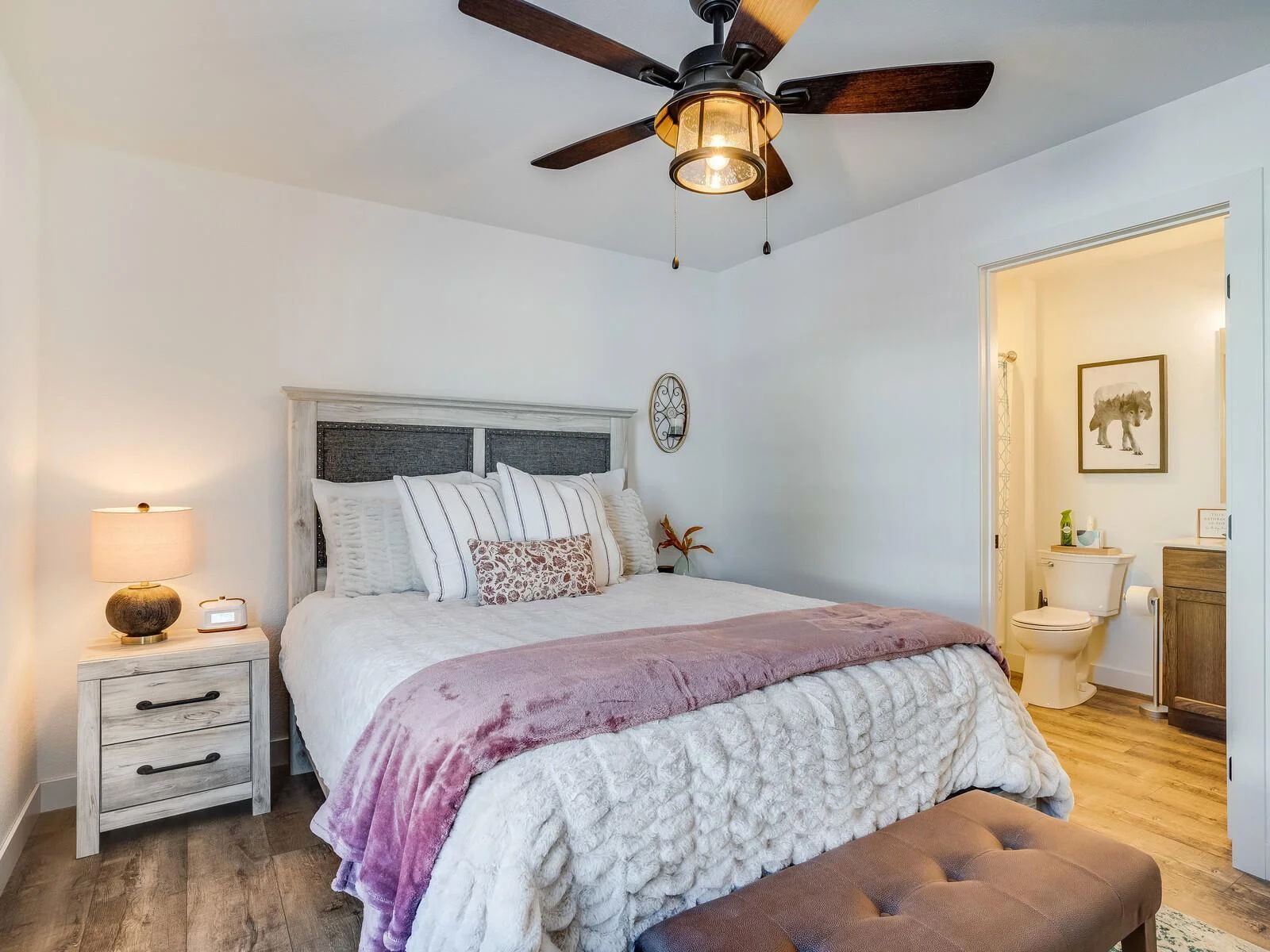 29_2855_BirchwoodMasterBedroom2_mls.jpg