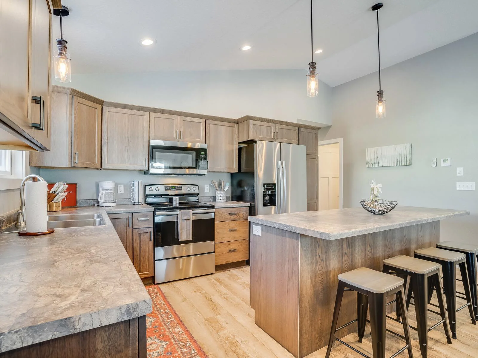 19_2855_BirchwoodKitchen3_mls.jpg
