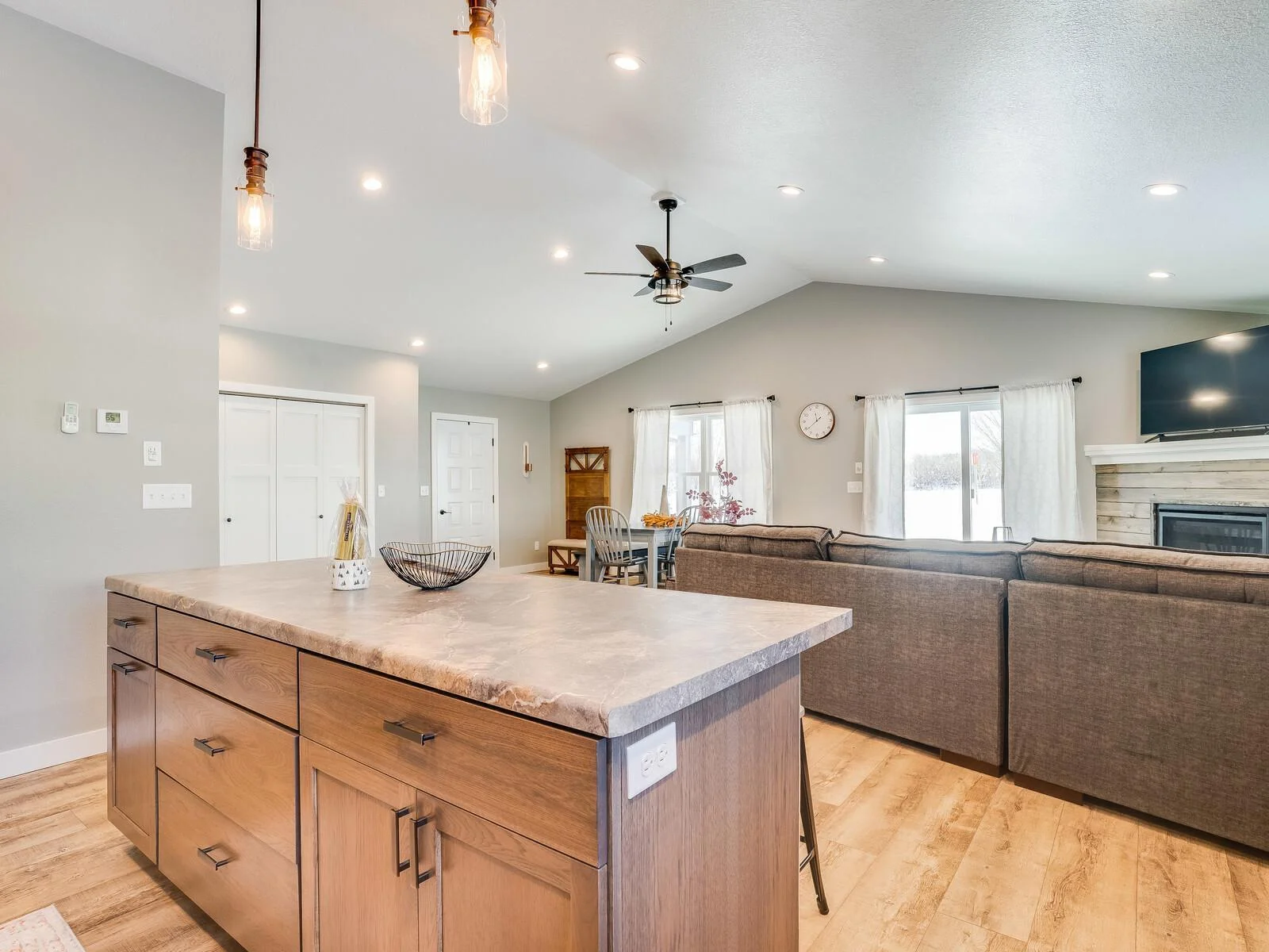 18_2855_BirchwoodKitchen2_mls.jpg