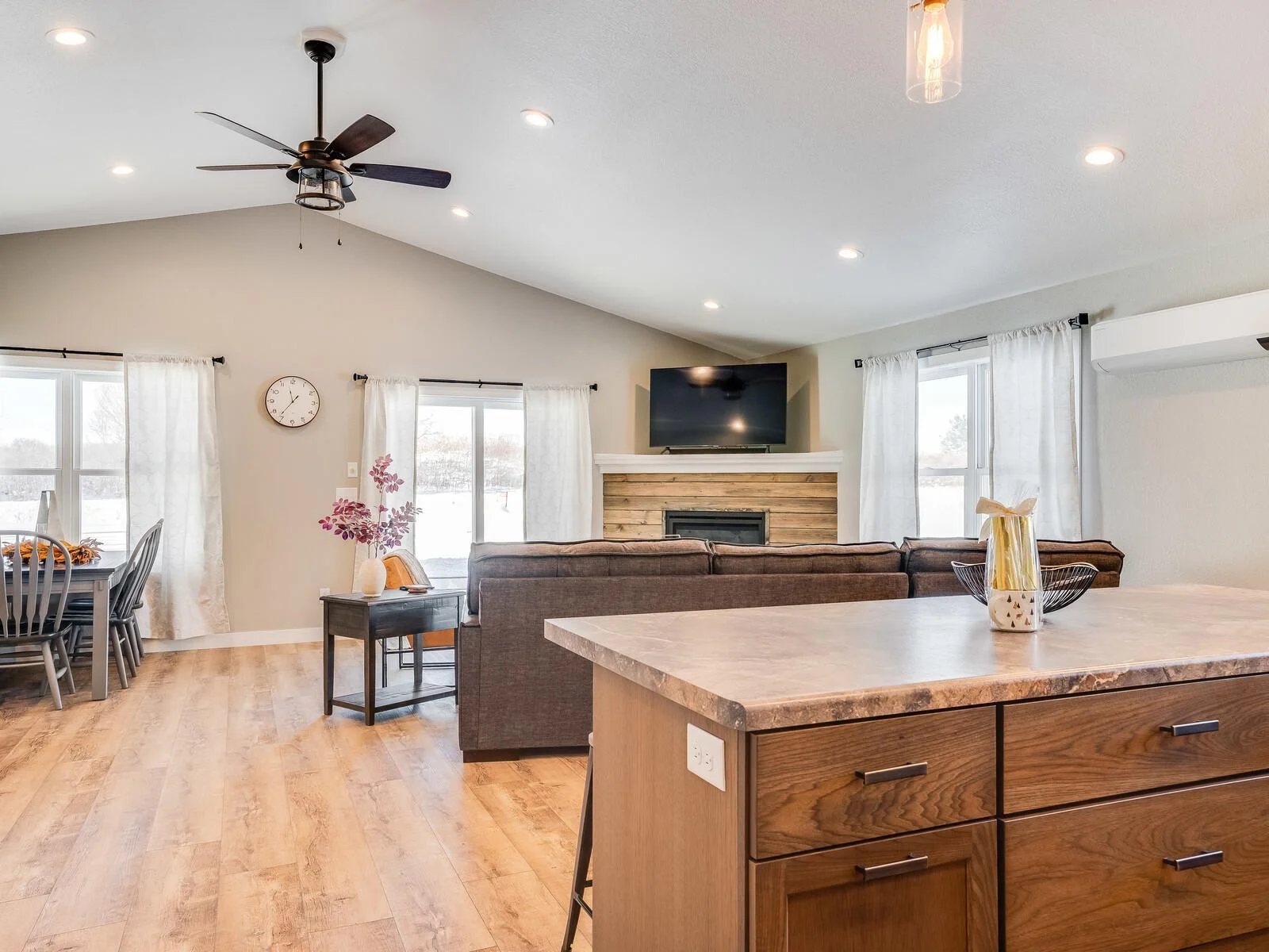 21_2855_BirchwoodKitchen5_mls.jpg