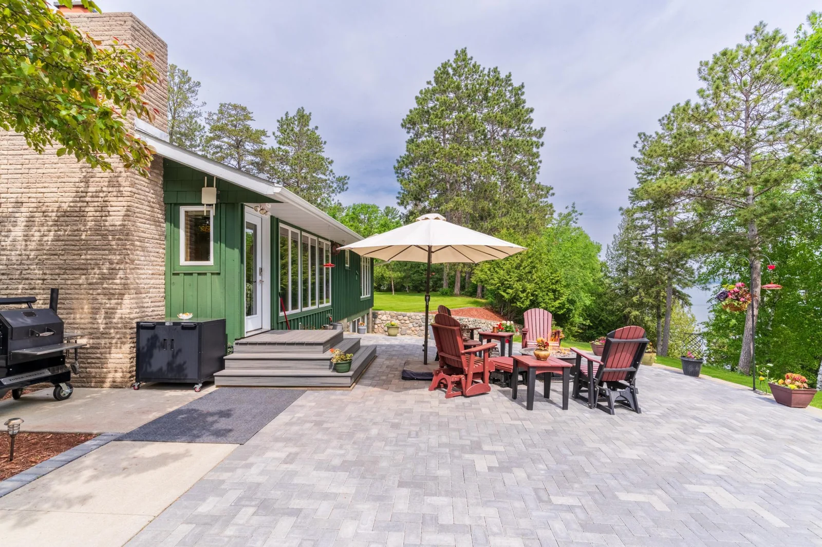 Main Level Lakeside Patio.jpg