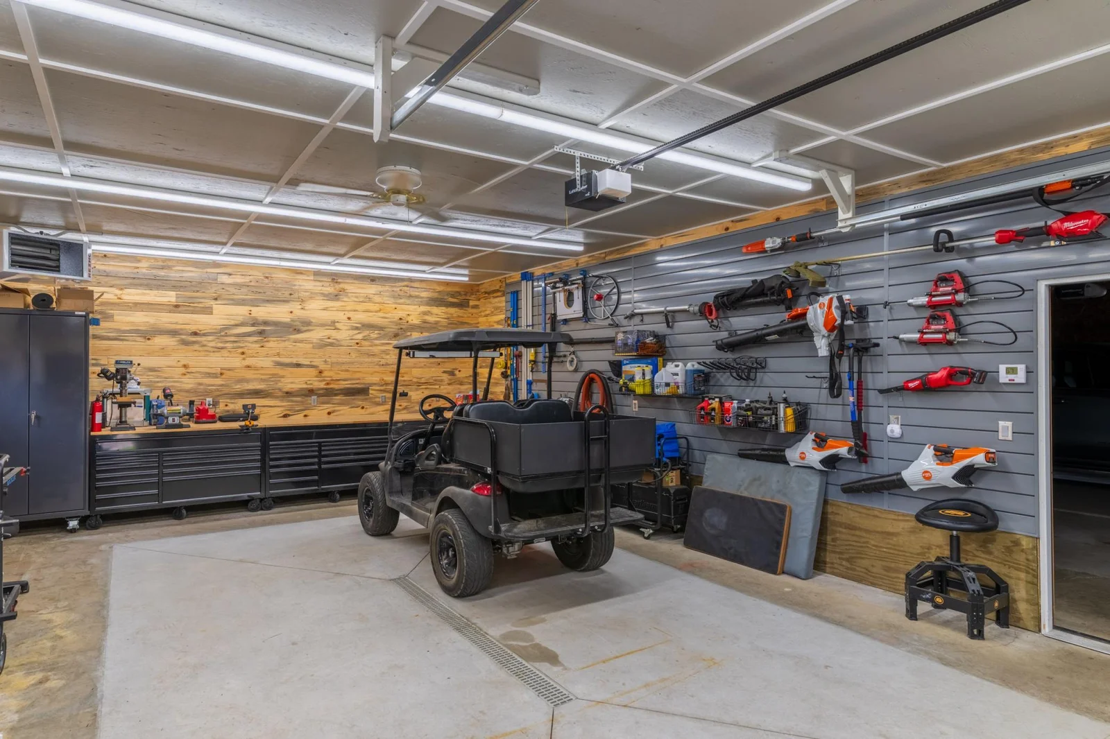 Spacious Garage.jpg