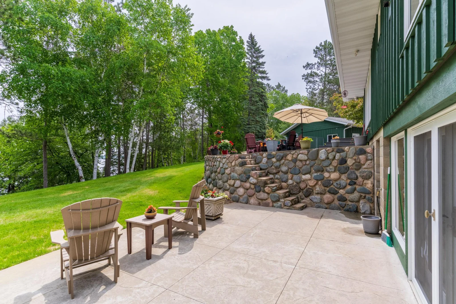 Lower Level Lakeside Patio.jpg