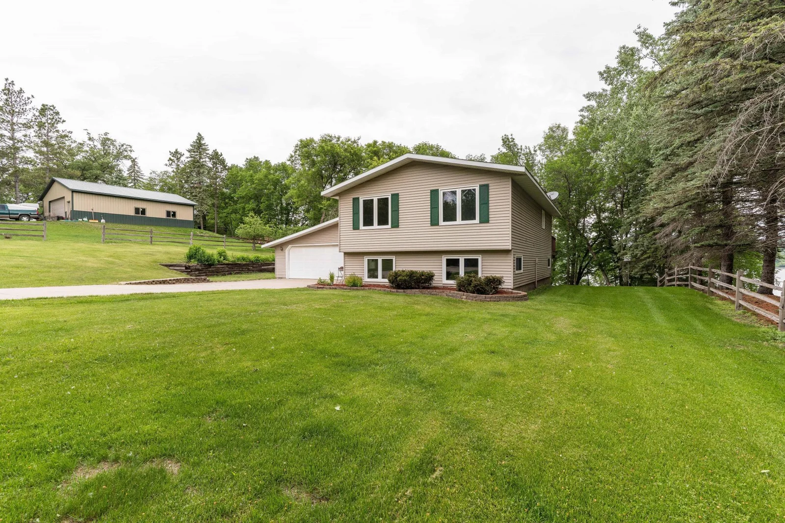20619 Hillcrest