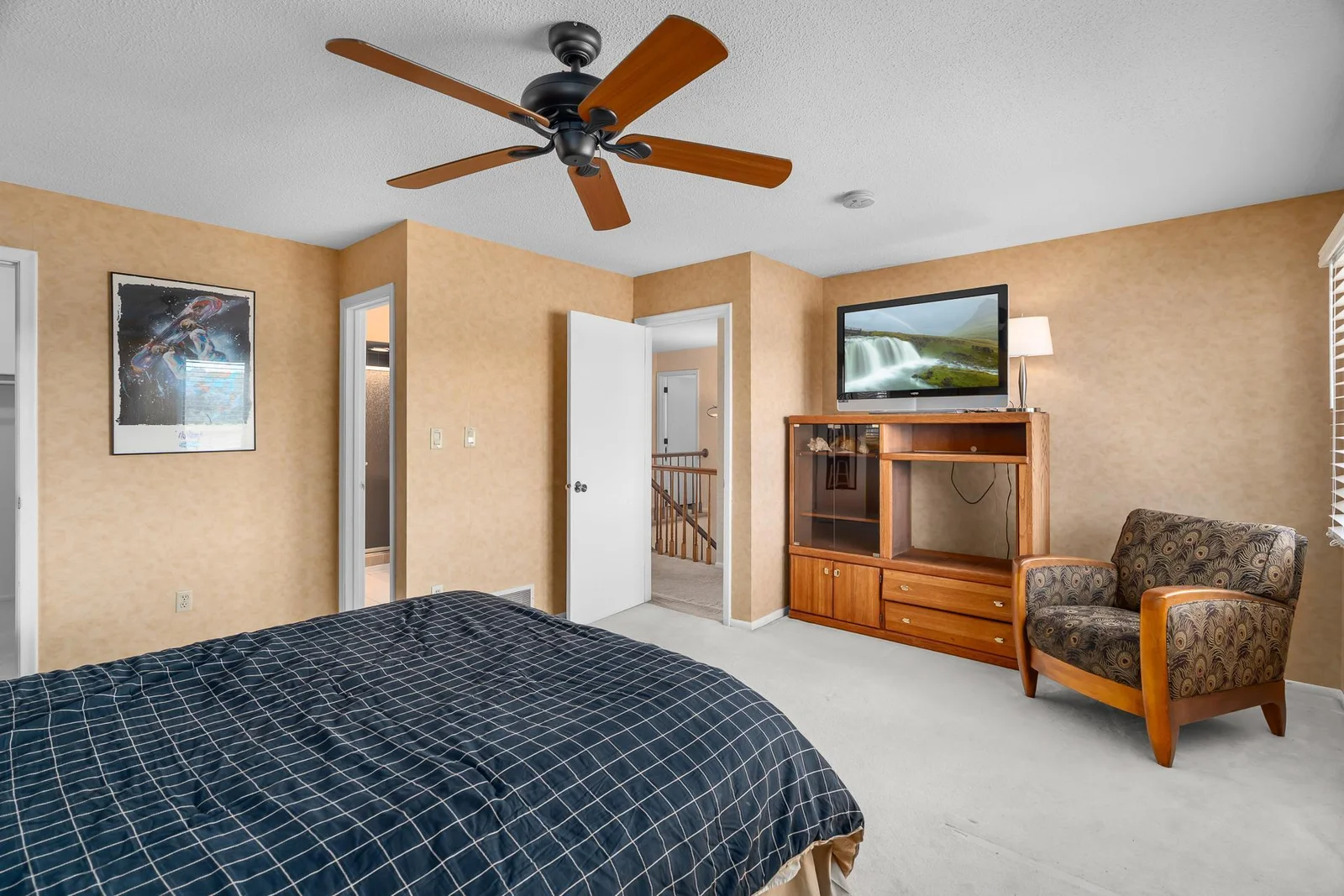 4646 Lords St NE MLS-54.jpg