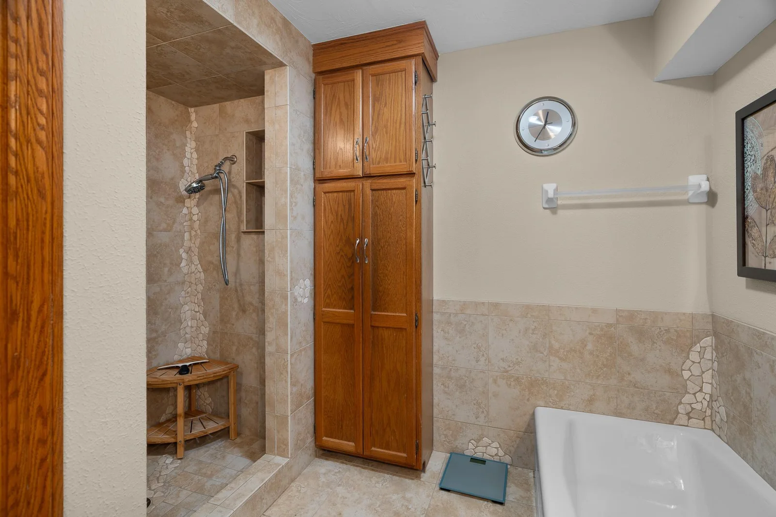 4646 Lords St NE MLS-68.jpg