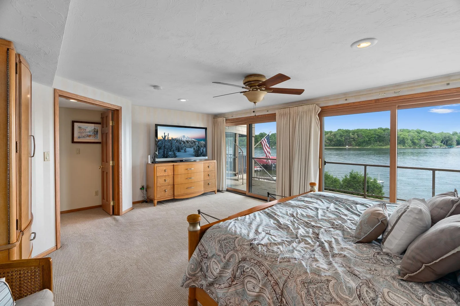 4646 Lords St NE MLS-64.jpg